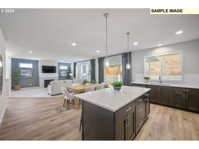 8502 N 7TH St 210, Ridgefield, WA 98642