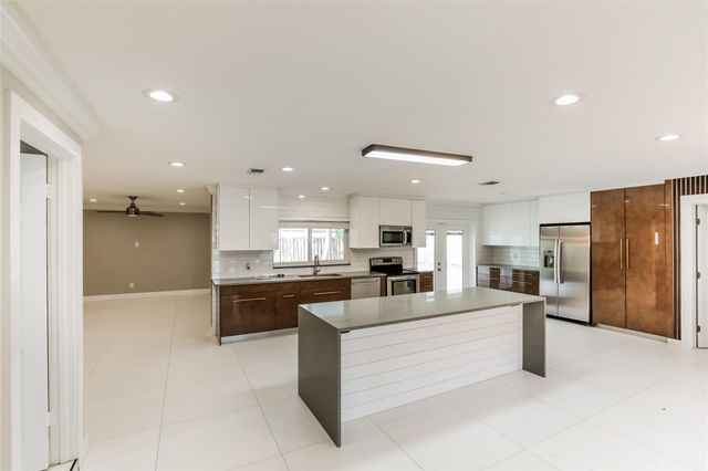 880 NW 48th Ave, Coconut Creek, FL 33063