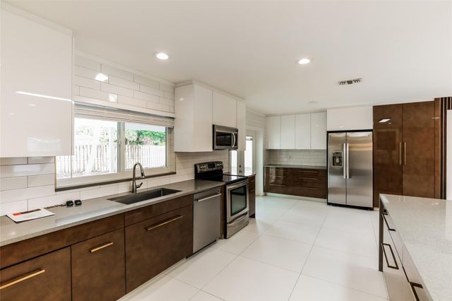 880 NW 48th Ave, Coconut Creek, FL 33063