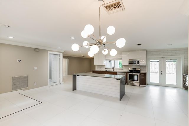 880 NW 48th Ave, Coconut Creek, FL 33063