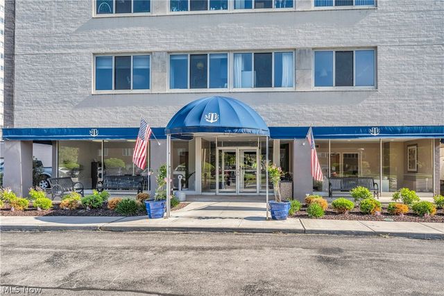 12520 Edgewater Drive 1005, Lakewood, OH 44107
