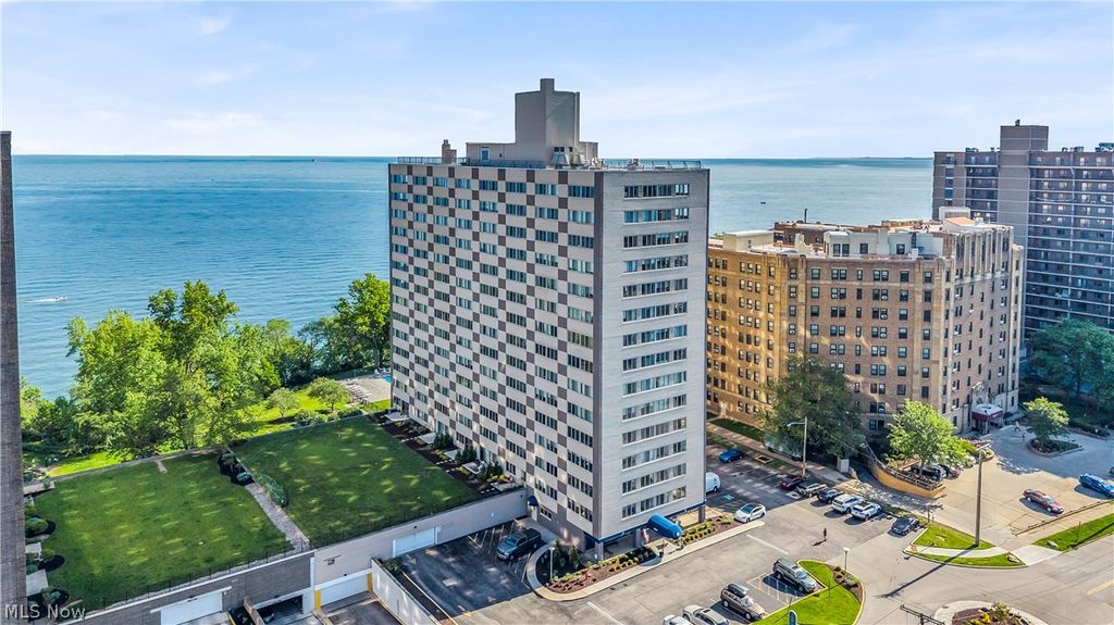 12520 Edgewater Drive 1005, Lakewood, OH 44107