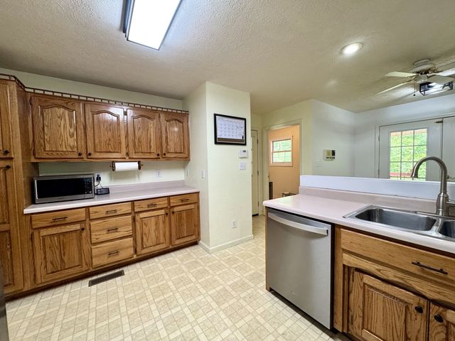 130 Jordan Ln, Hohenwald, TN 38462