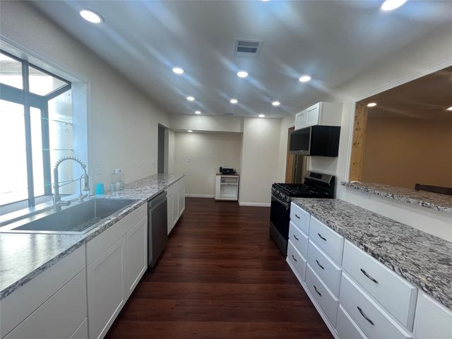 11874 Vanwood Street, Willis, TX 77318