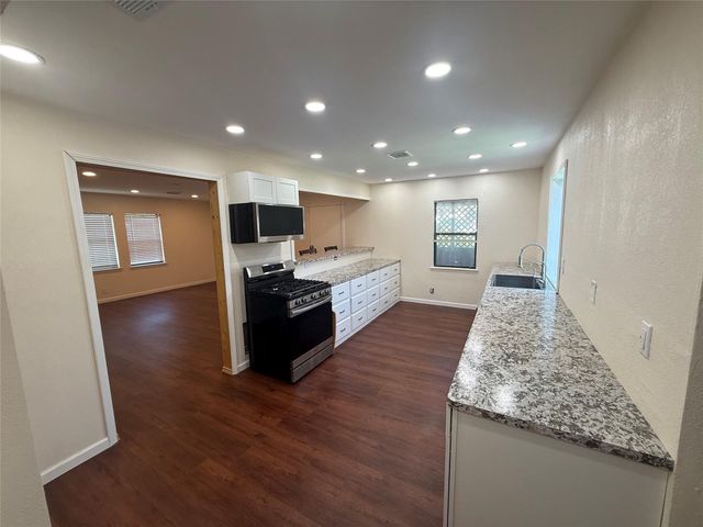 11874 Vanwood Street, Willis, TX 77318