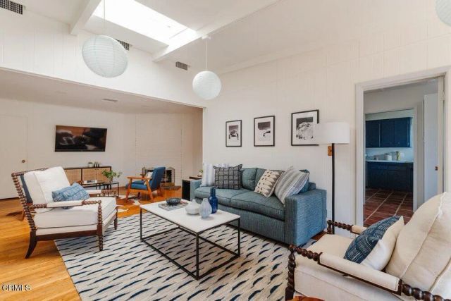 1300 Meadowbrook Road, Altadena, CA 91001