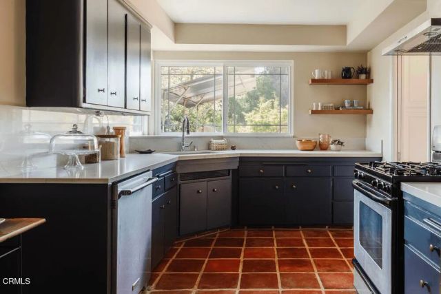 1300 Meadowbrook Road, Altadena, CA 91001