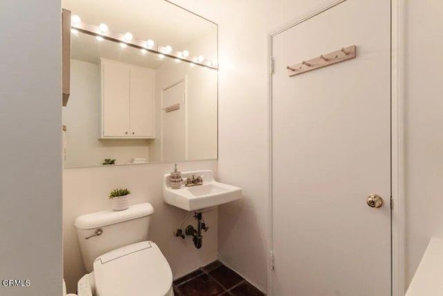 1300 Meadowbrook Road, Altadena, CA 91001