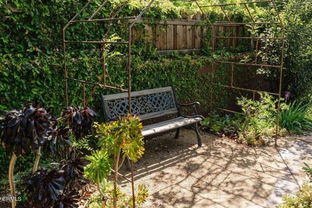 1300 Meadowbrook Road, Altadena, CA 91001