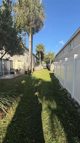 2262 NW 171st Ter, Pembroke Pines, FL 33028