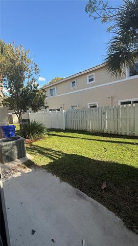 2262 NW 171st Ter, Pembroke Pines, FL 33028