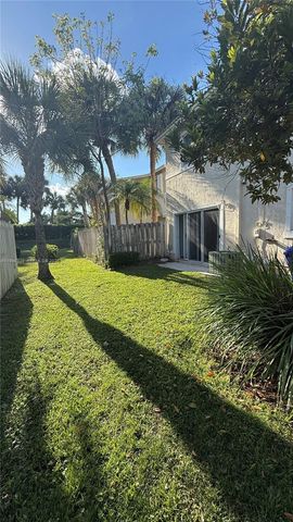 2262 NW 171st Ter, Pembroke Pines, FL 33028