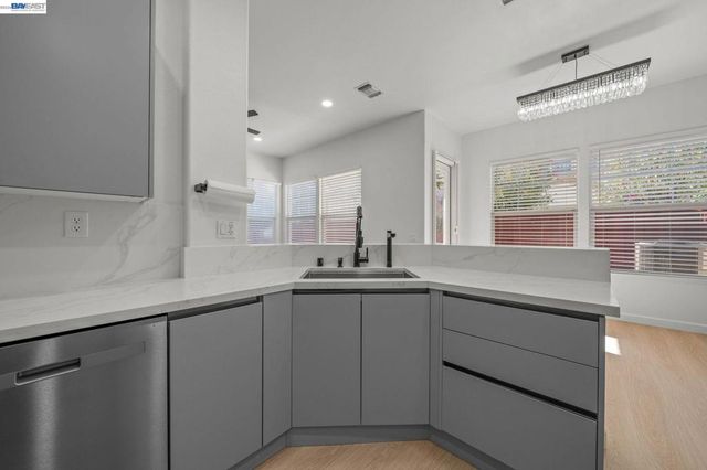 5207 Modena Ct, Pleasanton, CA 94588