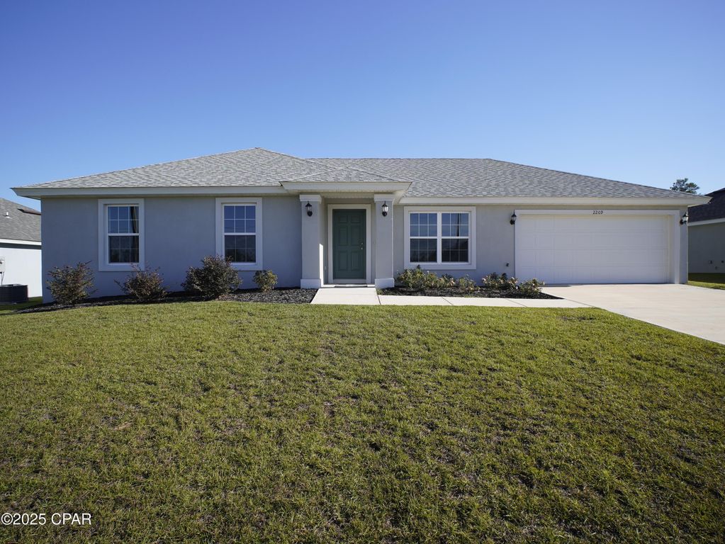 2209 Chase Street, Chipley, FL 32428