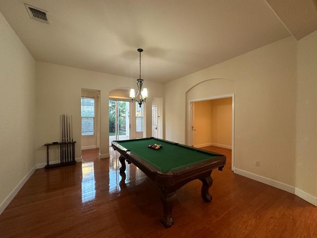 205 Hawkcrest Cir, Sacramento, CA 95835