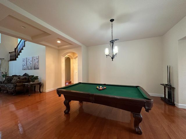 205 Hawkcrest Cir, Sacramento, CA 95835