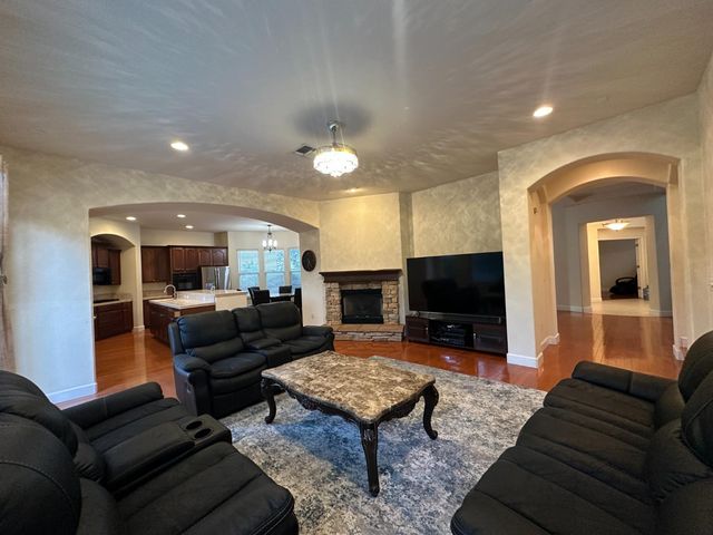 205 Hawkcrest Cir, Sacramento, CA 95835