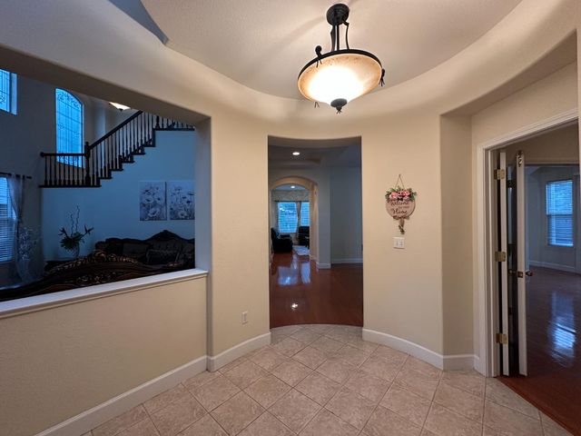 205 Hawkcrest Cir, Sacramento, CA 95835