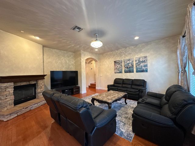 205 Hawkcrest Cir, Sacramento, CA 95835