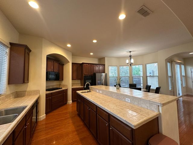 205 Hawkcrest Cir, Sacramento, CA 95835