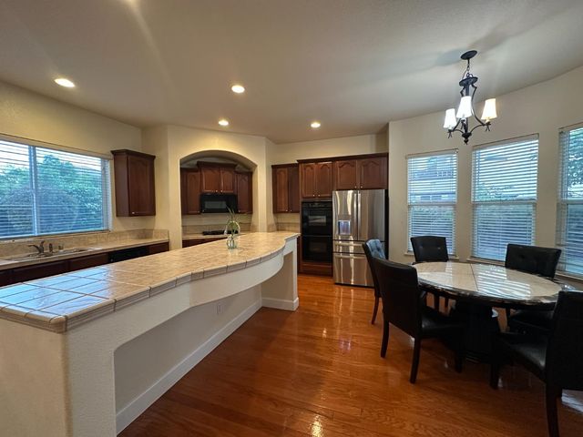 205 Hawkcrest Cir, Sacramento, CA 95835