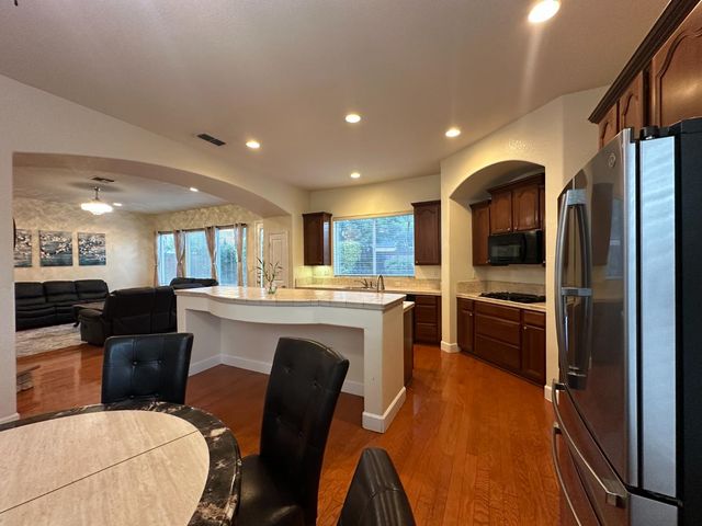 205 Hawkcrest Cir, Sacramento, CA 95835