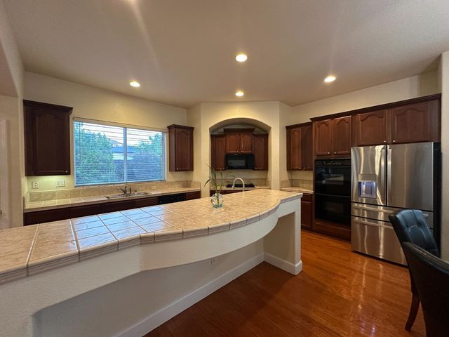 205 Hawkcrest Cir, Sacramento, CA 95835