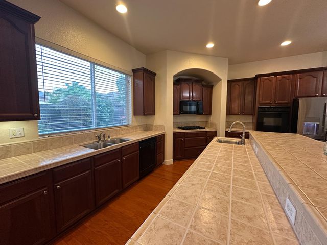 205 Hawkcrest Cir, Sacramento, CA 95835