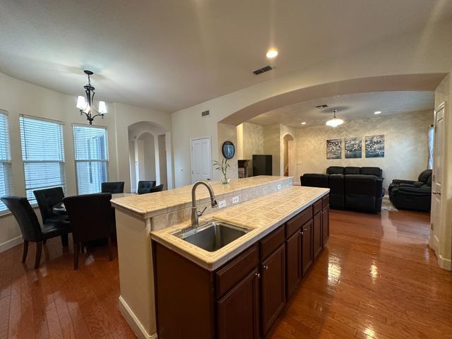 205 Hawkcrest Cir, Sacramento, CA 95835