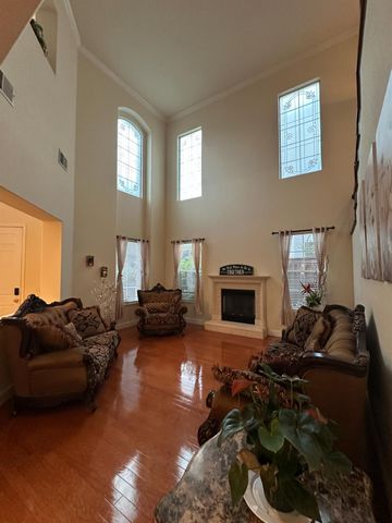 205 Hawkcrest Cir, Sacramento, CA 95835