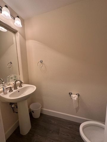 205 Hawkcrest Cir, Sacramento, CA 95835