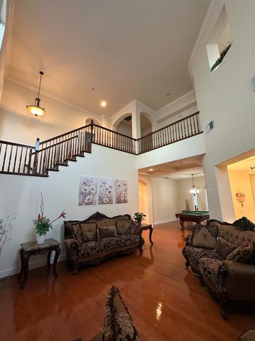 205 Hawkcrest Cir, Sacramento, CA 95835