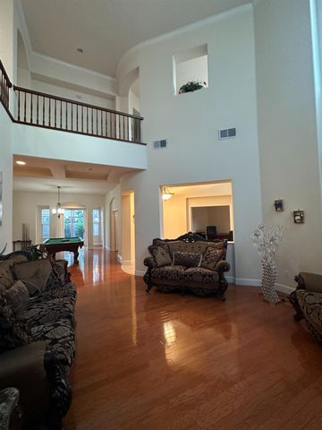 205 Hawkcrest Cir, Sacramento, CA 95835