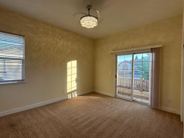 205 Hawkcrest Cir, Sacramento, CA 95835