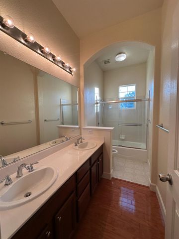 205 Hawkcrest Cir, Sacramento, CA 95835