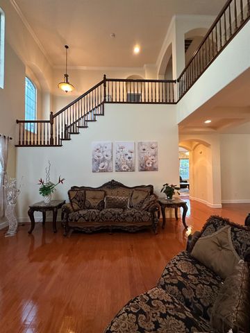 205 Hawkcrest Cir, Sacramento, CA 95835