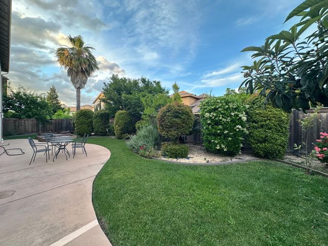 205 Hawkcrest Cir, Sacramento, CA 95835