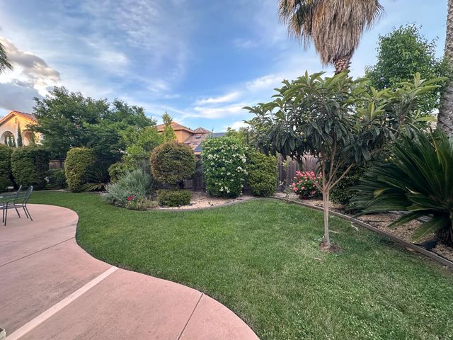 205 Hawkcrest Cir, Sacramento, CA 95835