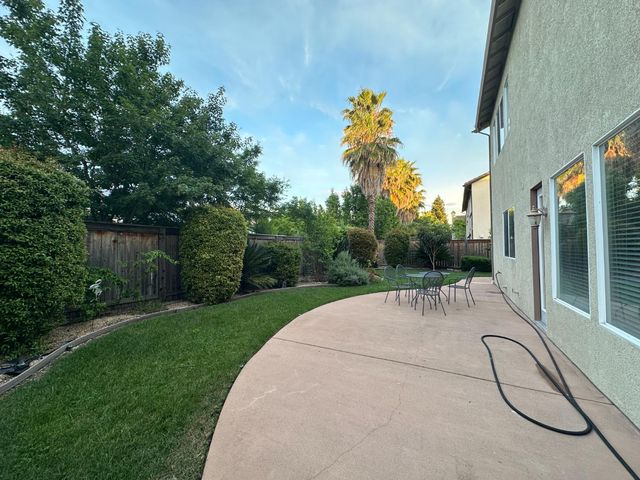 205 Hawkcrest Cir, Sacramento, CA 95835