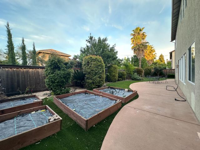 205 Hawkcrest Cir, Sacramento, CA 95835