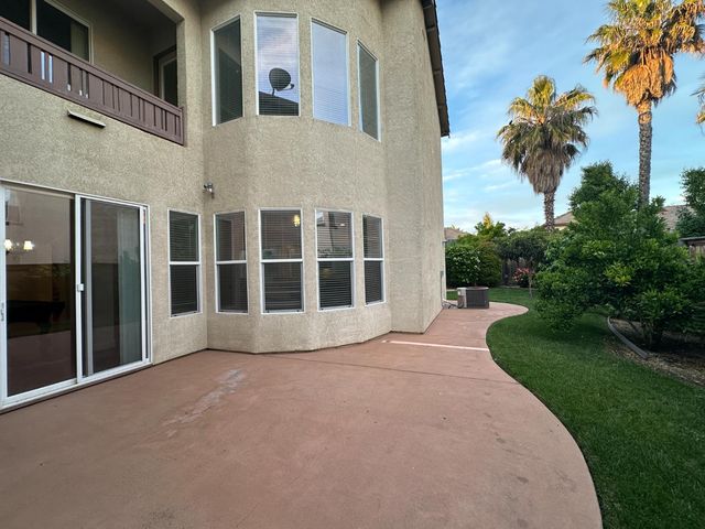 205 Hawkcrest Cir, Sacramento, CA 95835