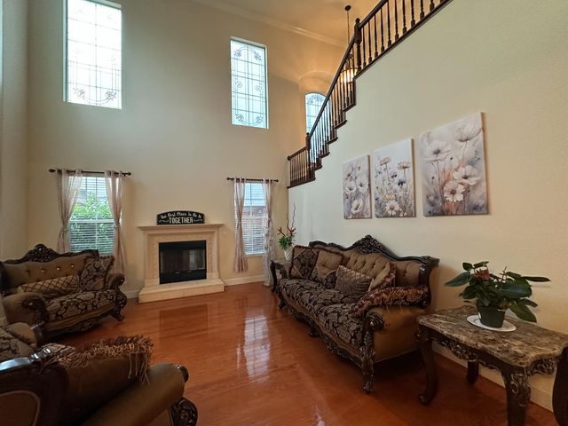 205 Hawkcrest Cir, Sacramento, CA 95835