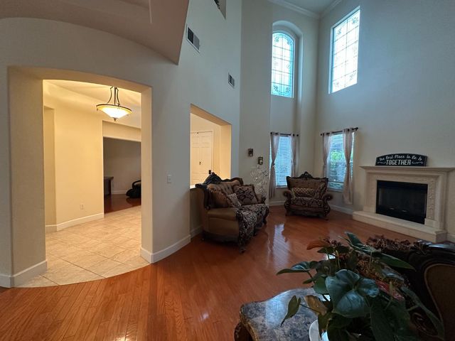 205 Hawkcrest Cir, Sacramento, CA 95835