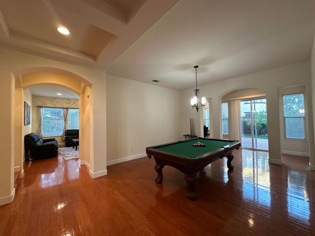 205 Hawkcrest Cir, Sacramento, CA 95835