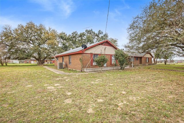9418 County Road 423, Navasota, TX 77868