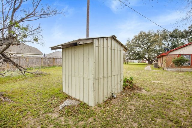 9418 County Road 423, Navasota, TX 77868