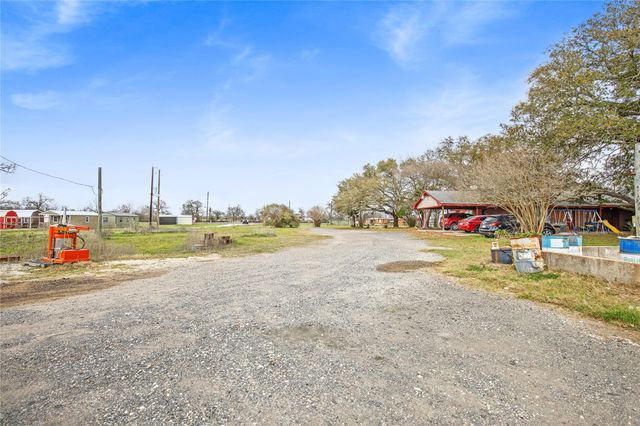 9418 County Road 423, Navasota, TX 77868