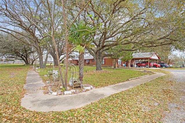 9418 County Road 423, Navasota, TX 77868