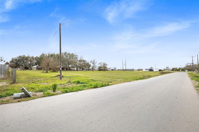 9418 County Road 423, Navasota, TX 77868