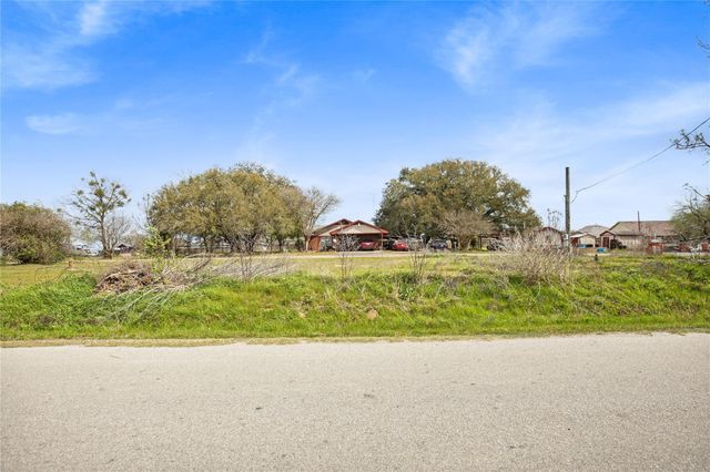 9418 County Road 423, Navasota, TX 77868